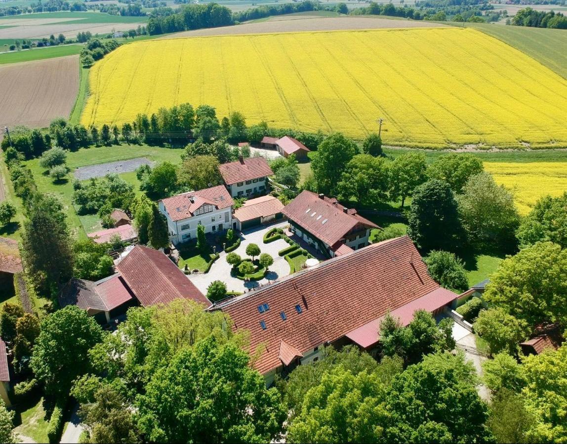 Gut Schwarz-N Hof Ferienwohnungen Bad Griesbach  Exterior foto